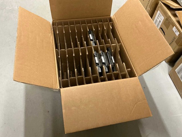 Enphase iq7a micro-inverters (4x) - afbeelding 1 van  3