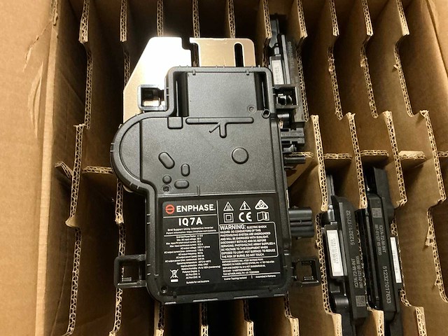Enphase iq7a micro-inverters (4x) - afbeelding 3 van  3