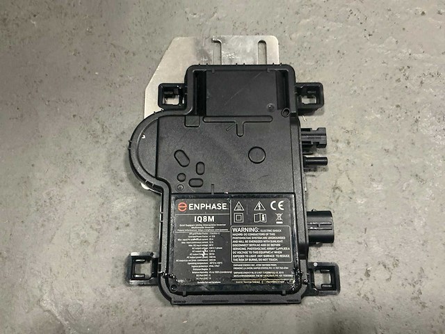 Enphase iq8m micro omvormer - afbeelding 1 van  3