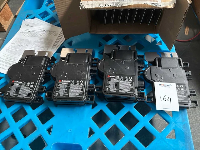 Enphase iq8mc-72-m-int micro-omvormer (15x) - afbeelding 2 van  4