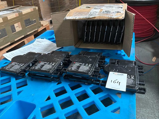 Enphase iq8mc-72-m-int micro-omvormer (15x) - afbeelding 1 van  4