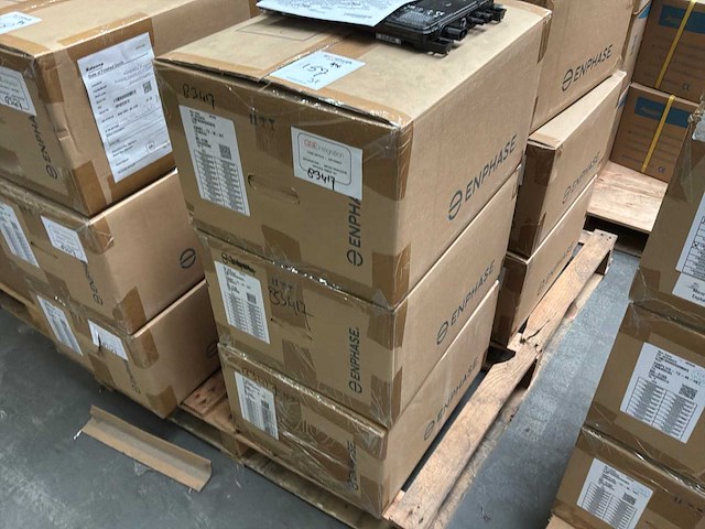 Enphase iq8mc-72-m-int micro-omvormer (54x) - afbeelding 3 van  6