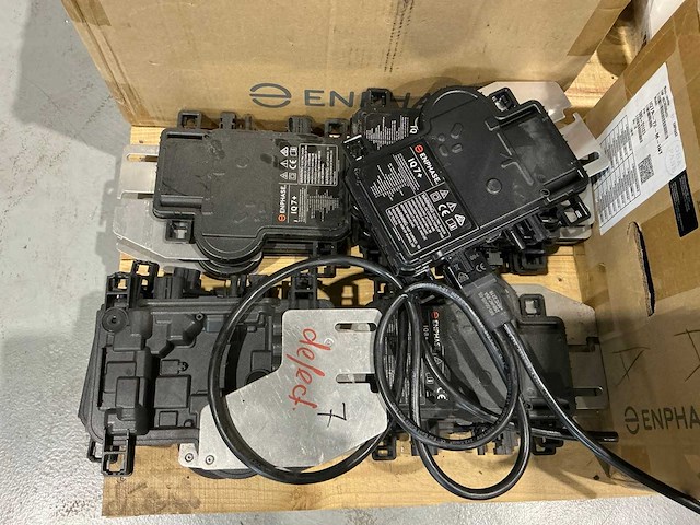 Enphase partij gebruikte /defecte micro omvormers - afbeelding 3 van  8