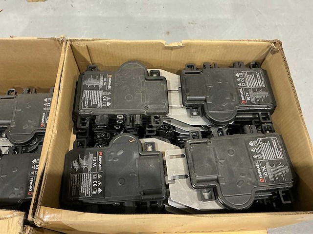 Enphase partij gebruikte /defecte micro omvormers - afbeelding 6 van  8