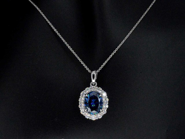 Entourage hanger met witte briljanten en grote blauwe saffier ovaal - afbeelding 2 van  7