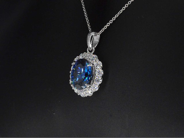 Entourage hanger met witte briljanten en grote blauwe saffier ovaal - afbeelding 5 van  7