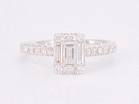 Entourage ring met baguette en briljant geslepen diamanten - afbeelding 9 van  10