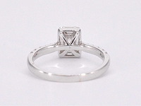 Entourage ring met baguette en briljant geslepen diamanten - afbeelding 10 van  10