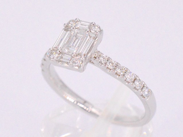 Entourage ring met baguette en briljant geslepen diamanten - afbeelding 7 van  12