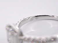 Entourage ring met baguette en briljant geslepen diamanten - afbeelding 12 van  12