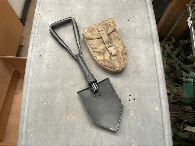 Entrenching tool & pouch (2x) - afbeelding 1 van  3