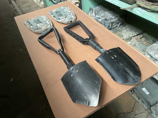Entrenching tool & pouch (2x) - afbeelding 1 van  2