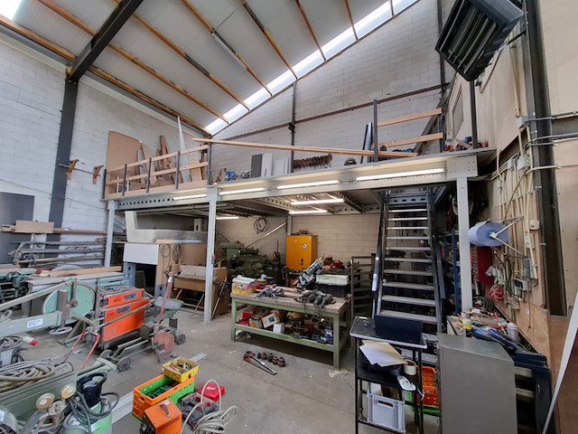 Entresol met trapopgang - afbeelding 1 van  11