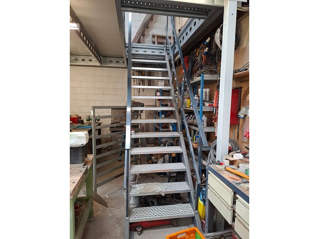 Entresol met trapopgang - afbeelding 6 van  11