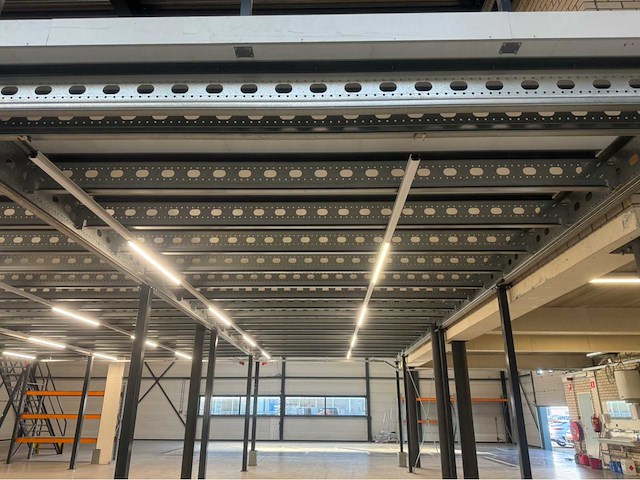 Entresol/ tussenvloer (13,40x13,40 mtr) (180 m2) - afbeelding 8 van  65