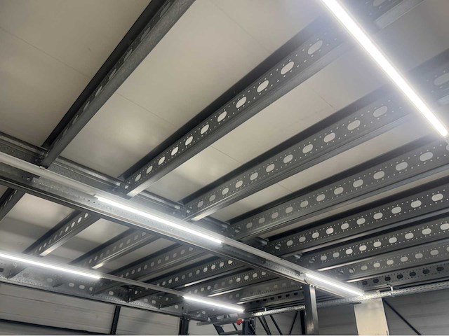 Entresol/ tussenvloer (13,40x13,40 mtr) (180 m2) - afbeelding 9 van  65