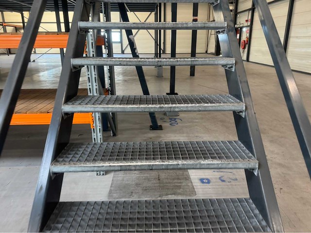 Entresol/ tussenvloer (13,40x13,40 mtr) (180 m2) - afbeelding 13 van  65