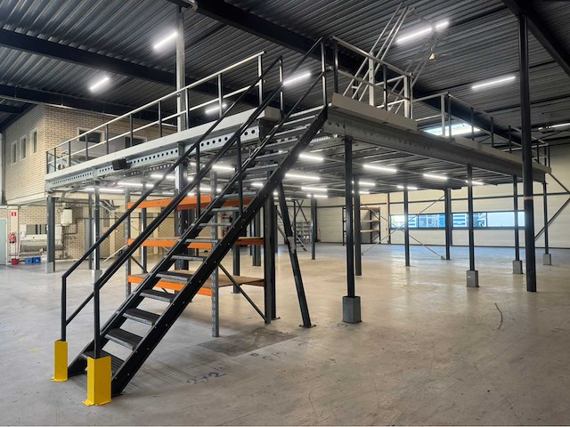 Entresol/ tussenvloer (13,40x13,40 mtr) (180 m2) - afbeelding 23 van  65