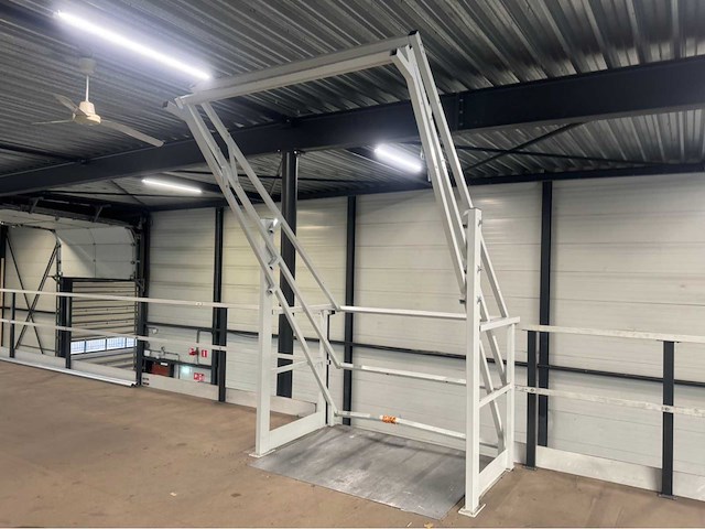 Entresol/ tussenvloer (13,40x13,40 mtr) (180 m2) - afbeelding 38 van  65