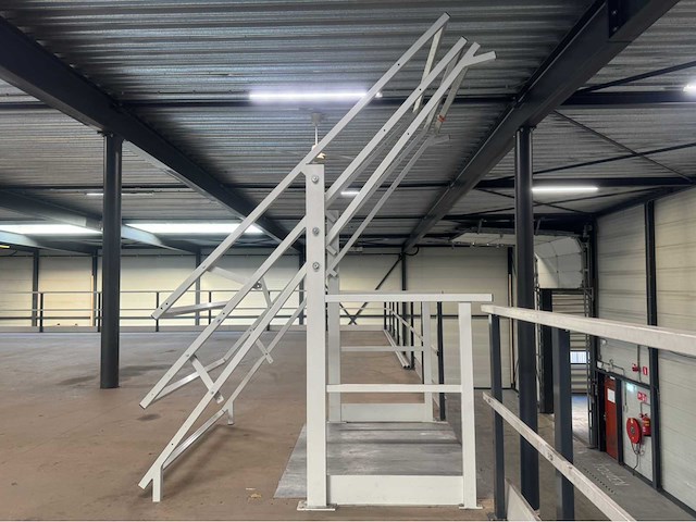 Entresol/ tussenvloer (13,40x13,40 mtr) (180 m2) - afbeelding 42 van  65