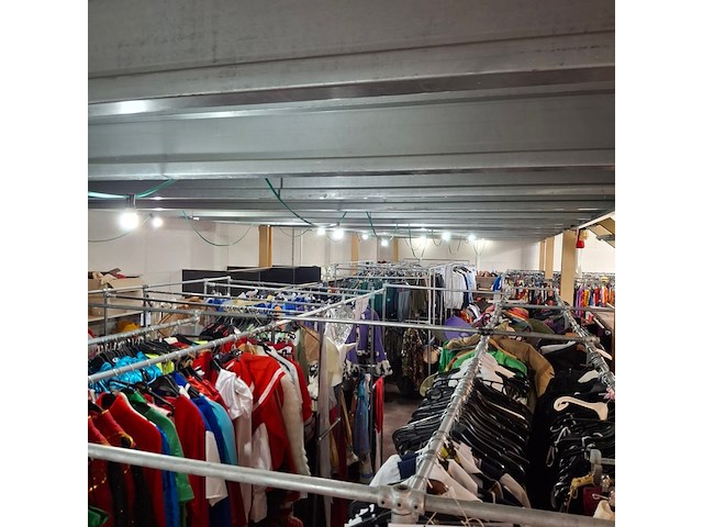 Entresol, verdiepingsvloer, zolder, 20x 6m, 120m², excl. inhoud - afbeelding 2 van  42
