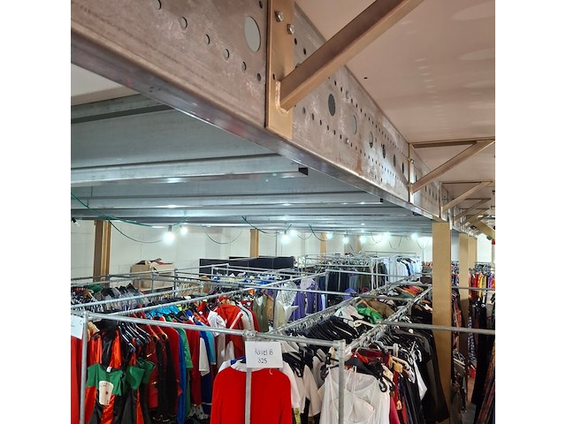 Entresol, verdiepingsvloer, zolder, 20x 6m, 120m², excl. inhoud - afbeelding 41 van  42