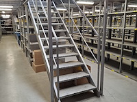 Entresol vloer met stellingen - afbeelding 4 van  16