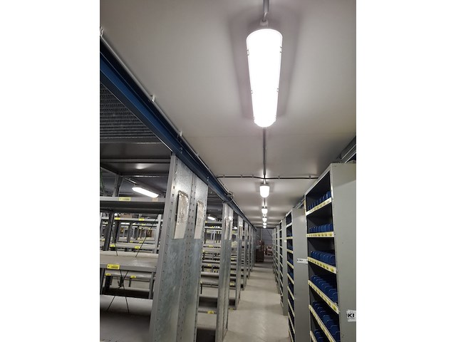 Entresol vloer met stellingen - afbeelding 3 van  11