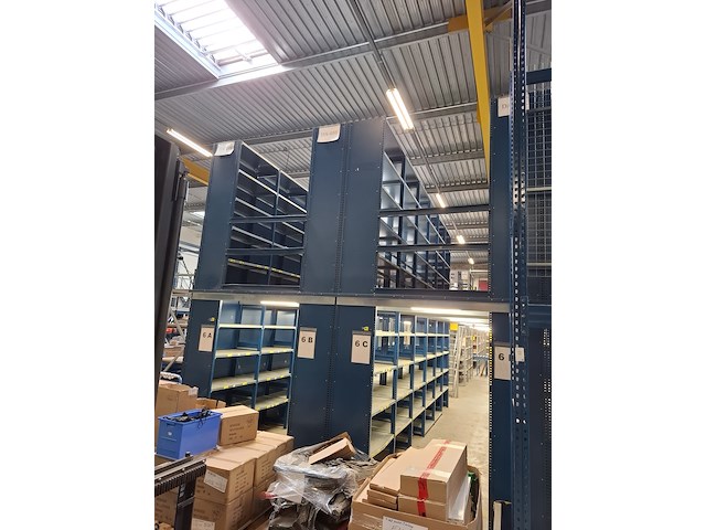 Entresol vloer met stellingen - afbeelding 1 van  11