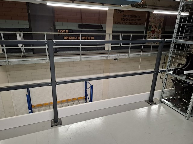 Entresol vloer met trap en kantelhek, ca 100m2, multiprofiel, 2021 - afbeelding 5 van  22