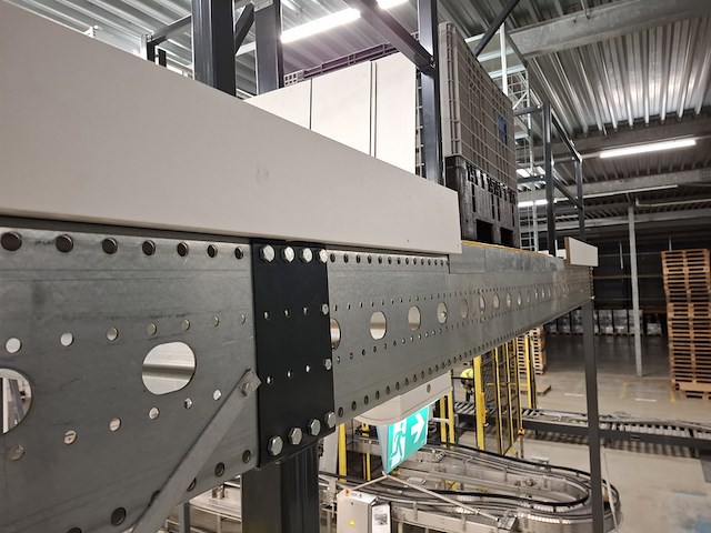 Entresol vloer met trap en kantelhek, ca 100m2, multiprofiel, 2021 - afbeelding 6 van  22