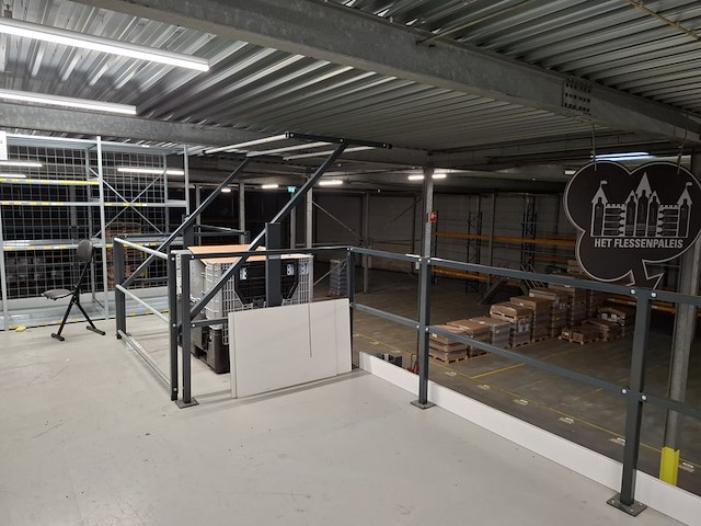 Entresol vloer met trap en kantelhek, ca 100m2, multiprofiel, 2021 - afbeelding 20 van  22