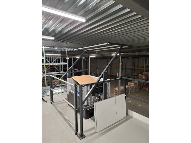 Entresol vloer met trap en kantelhek, ca 100m2, multiprofiel, 2021 - afbeelding 22 van  22