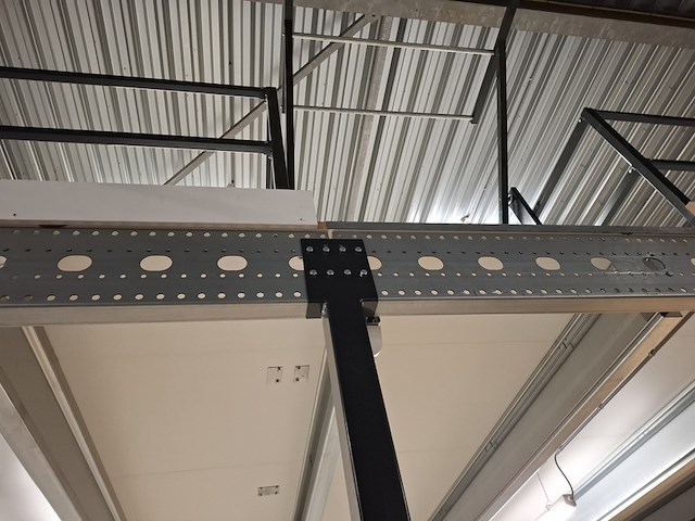 Entresol vloer met trap en kantelhek - afbeelding 5 van  16