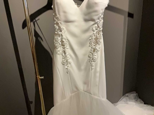 Enzoani bruidsjurk maat 38 - afbeelding 4 van  8