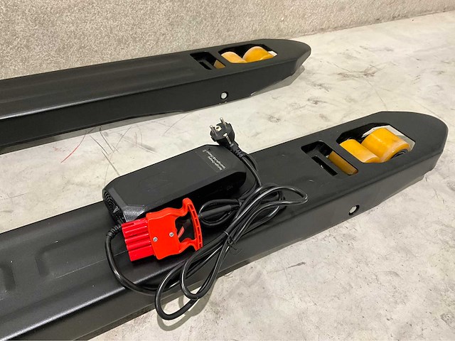 Ep - 2026 - f3 + zwenkwielen in krat(4x) - elektrische palletwagen - afbeelding 6 van  14