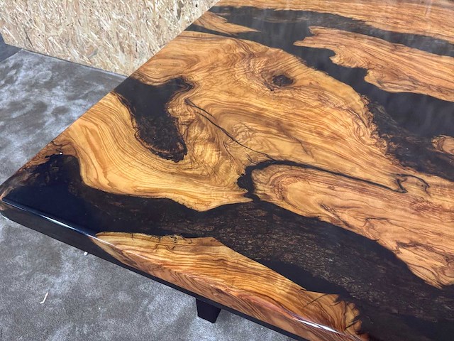 Epoxy boomstam eetkamertafel - afbeelding 3 van  20