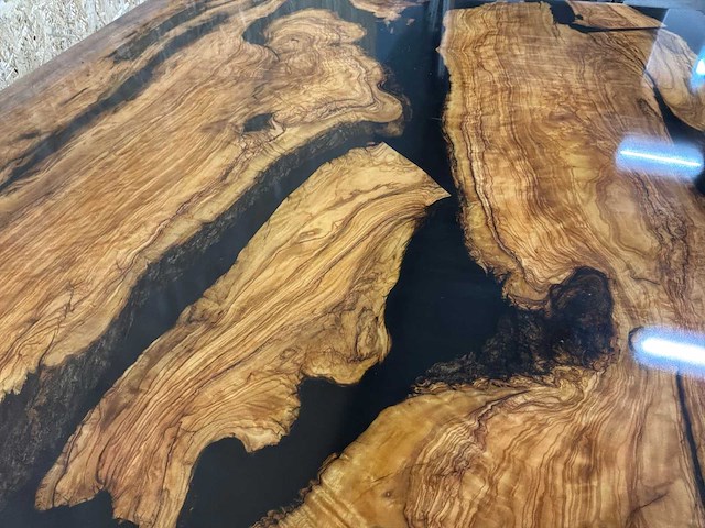 Epoxy boomstam eetkamertafel - afbeelding 5 van  20