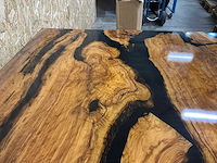 Epoxy boomstam eetkamertafel - afbeelding 6 van  20
