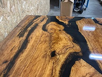 Epoxy boomstam eetkamertafel - afbeelding 7 van  20