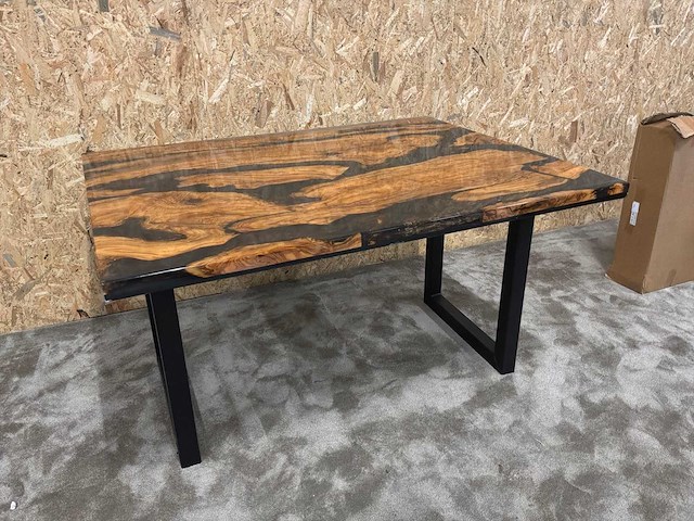 Epoxy boomstam eetkamertafel - afbeelding 9 van  20