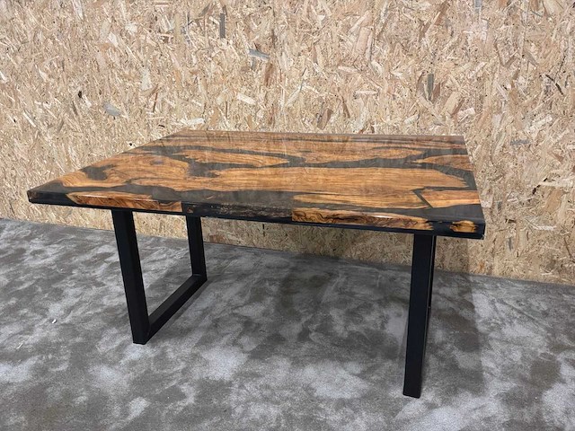 Epoxy boomstam eetkamertafel - afbeelding 10 van  20