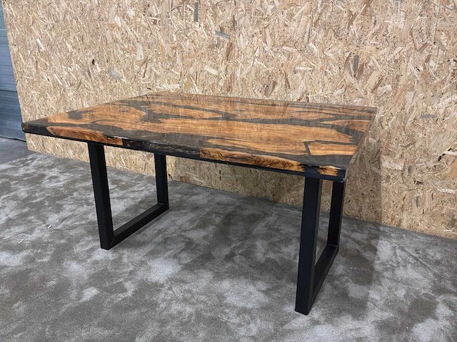 Epoxy boomstam eetkamertafel - afbeelding 1 van  20