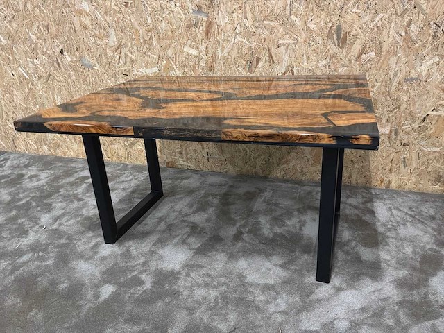 Epoxy boomstam eetkamertafel - afbeelding 12 van  20