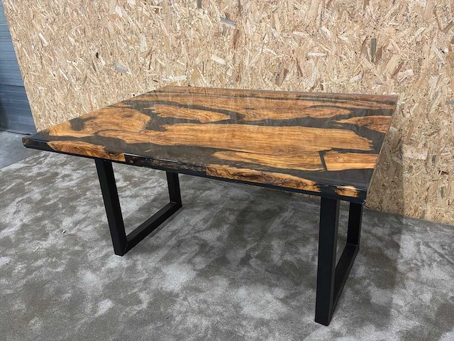 Epoxy boomstam eetkamertafel - afbeelding 14 van  20