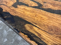 Epoxy boomstam eetkamertafel - afbeelding 18 van  20