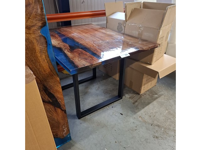 Epoxy tafel 120x75 met set u poten, 2025 - afbeelding 2 van  3
