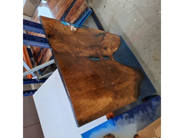 Epoxy tafel 120x75 met set u poten, 2025 - afbeelding 2 van  4