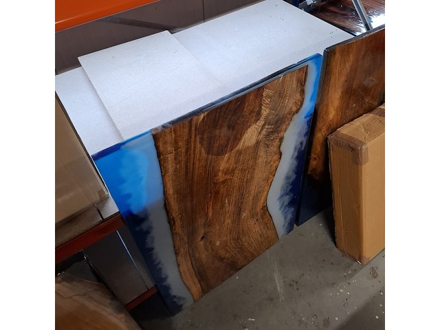Epoxy tafel 120x75 met set u poten, 2025 - afbeelding 2 van  4