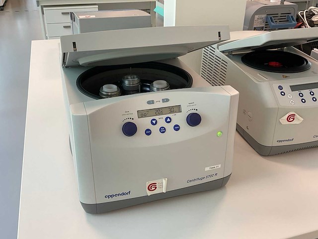 Eppendorf 5702r centrifuge - afbeelding 1 van  4